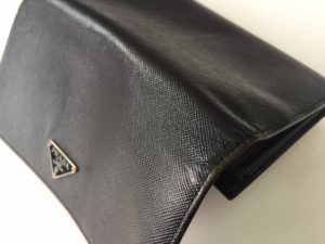 ビフォー　PRADA 長財布　角スレ